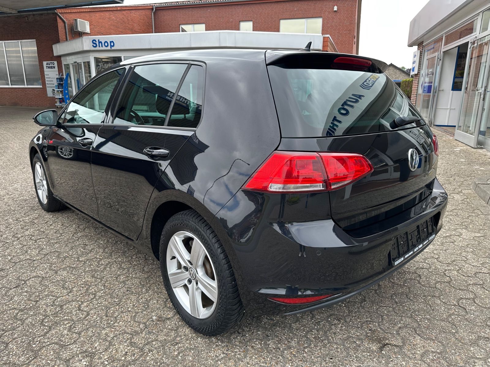 Fahrzeugabbildung Volkswagen Golf VII 1.2 TSI Lounge Navi/SHZG/BT/GRA/GJR