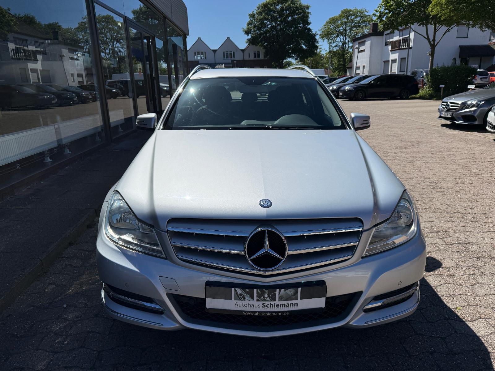 Mercedes-Benz C 180 T CGI BE Elegance AUTOM/AHK/NAVI/PTS/2.HD.