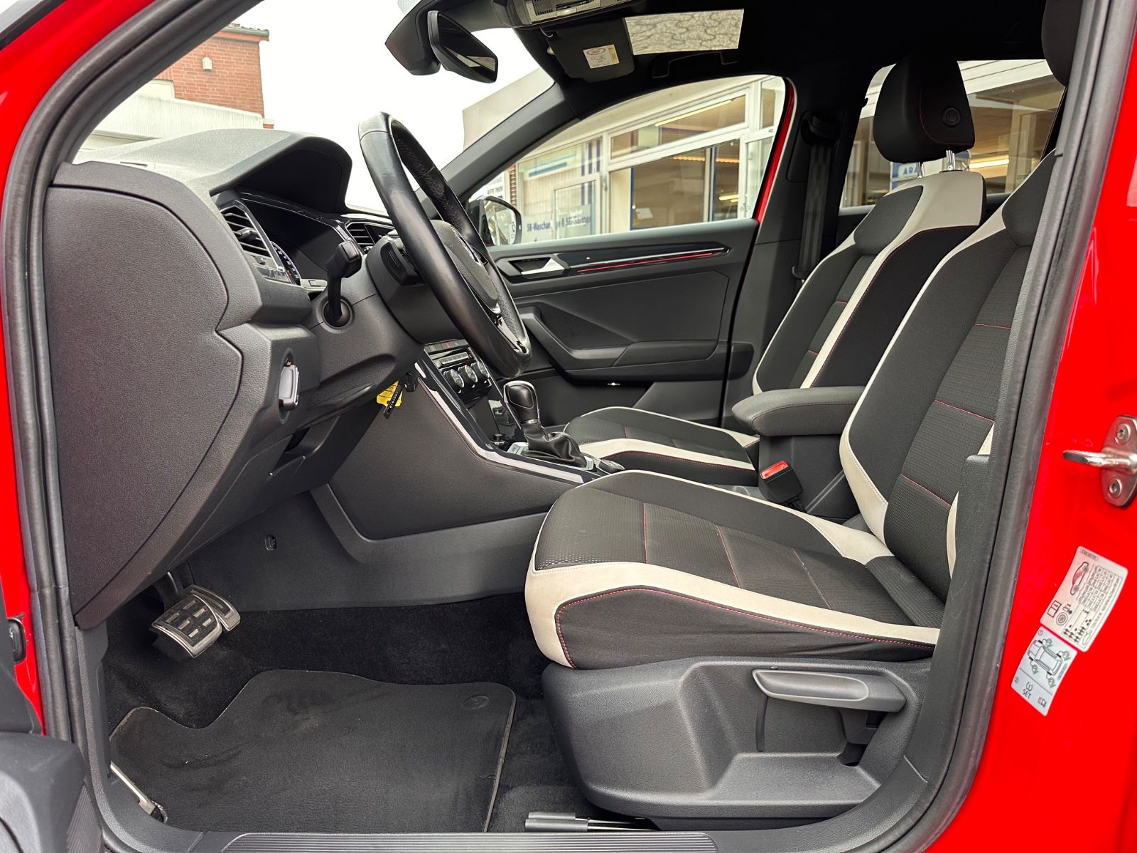 Fahrzeugabbildung Volkswagen T-Roc Sport 2.0 TSI 4Motion DSG LED/ACC/PDC/SHZ