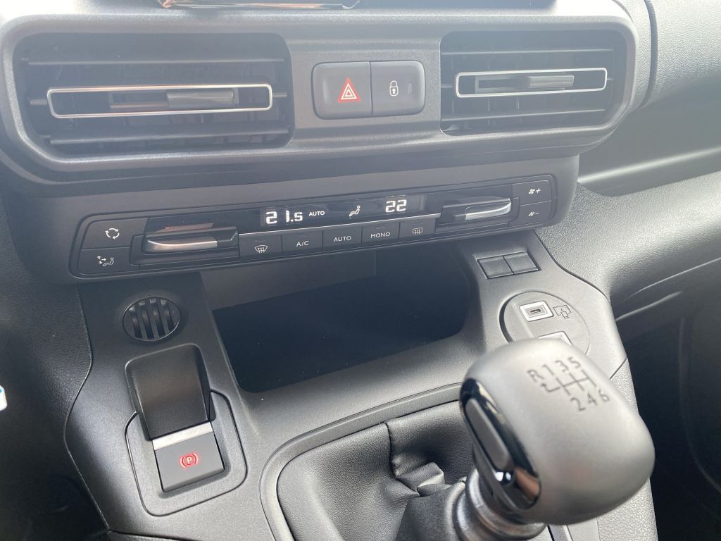 Fahrzeugabbildung Citroën Berlingo M Benzin 110 PLUS *Sitzh.*Rückfahrkam*