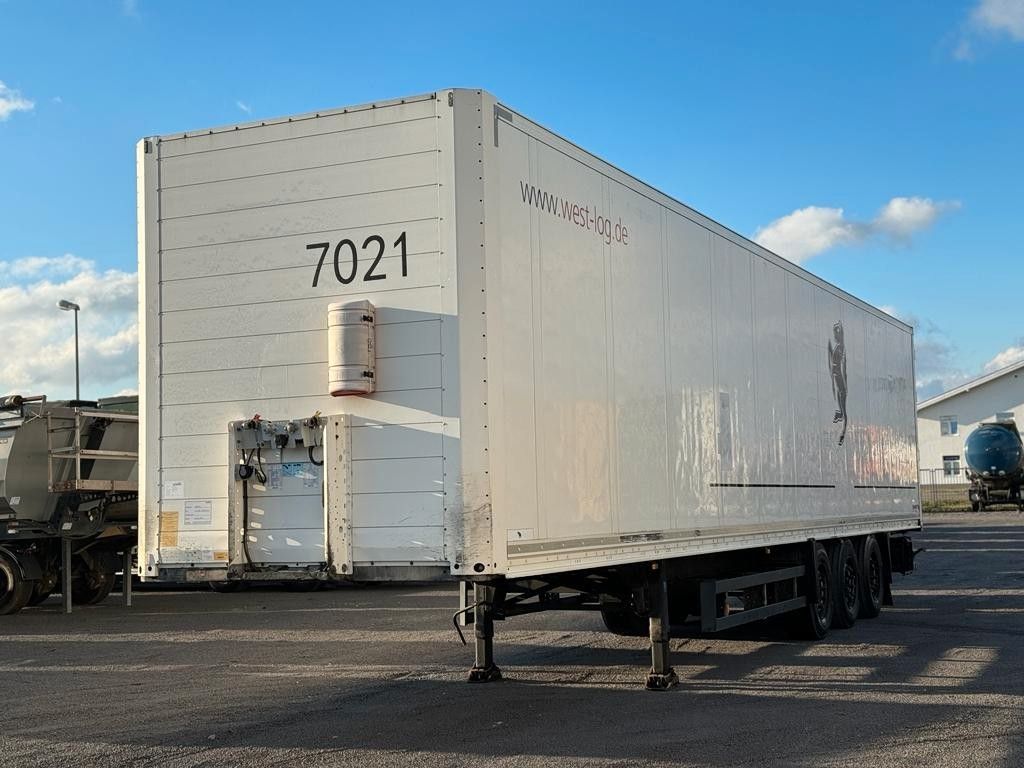 Fahrzeugabbildung Schmitz Cargobull Ferro Plast Koffer Isoliert Auflieger