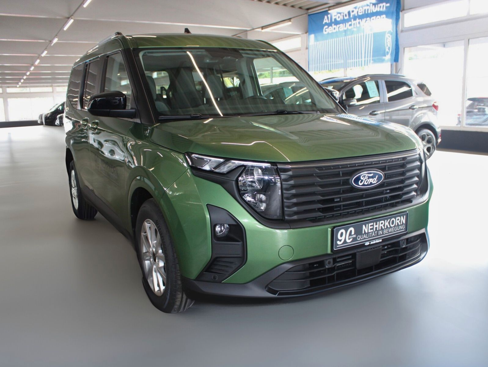 Fahrzeugabbildung Ford Tourneo Courier Titanium Automatik FahrerAssPak