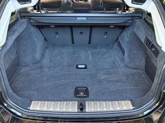 Fahrzeugabbildung BMW 318i T Sport Line LED*Tempomat*Kessy*Navi AHK Sh