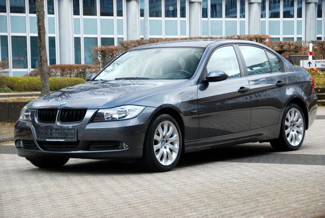 BMW 318i| CARPLAY| NAVI|  PDC| SZH| BT.|SCHECKHEFT