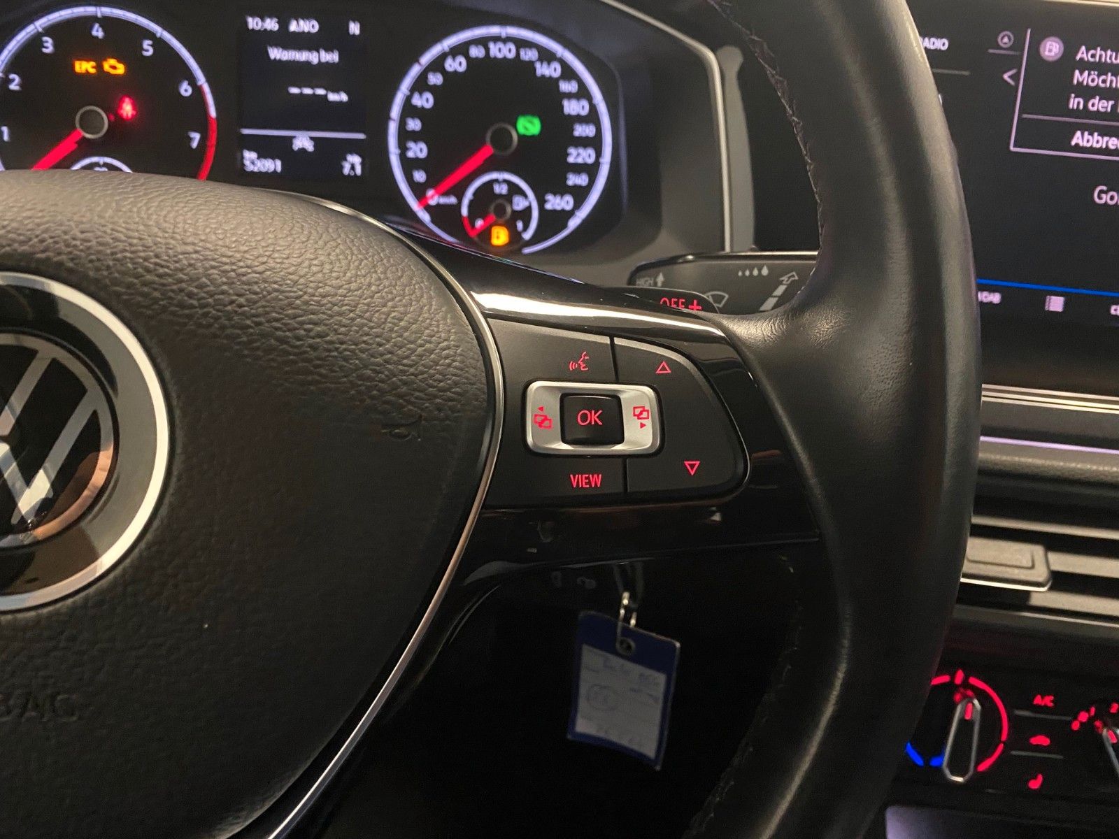 Fahrzeugabbildung Volkswagen Polo 1.0 TSI DSG Highline+NAVI+voll LED+PDC vo+h