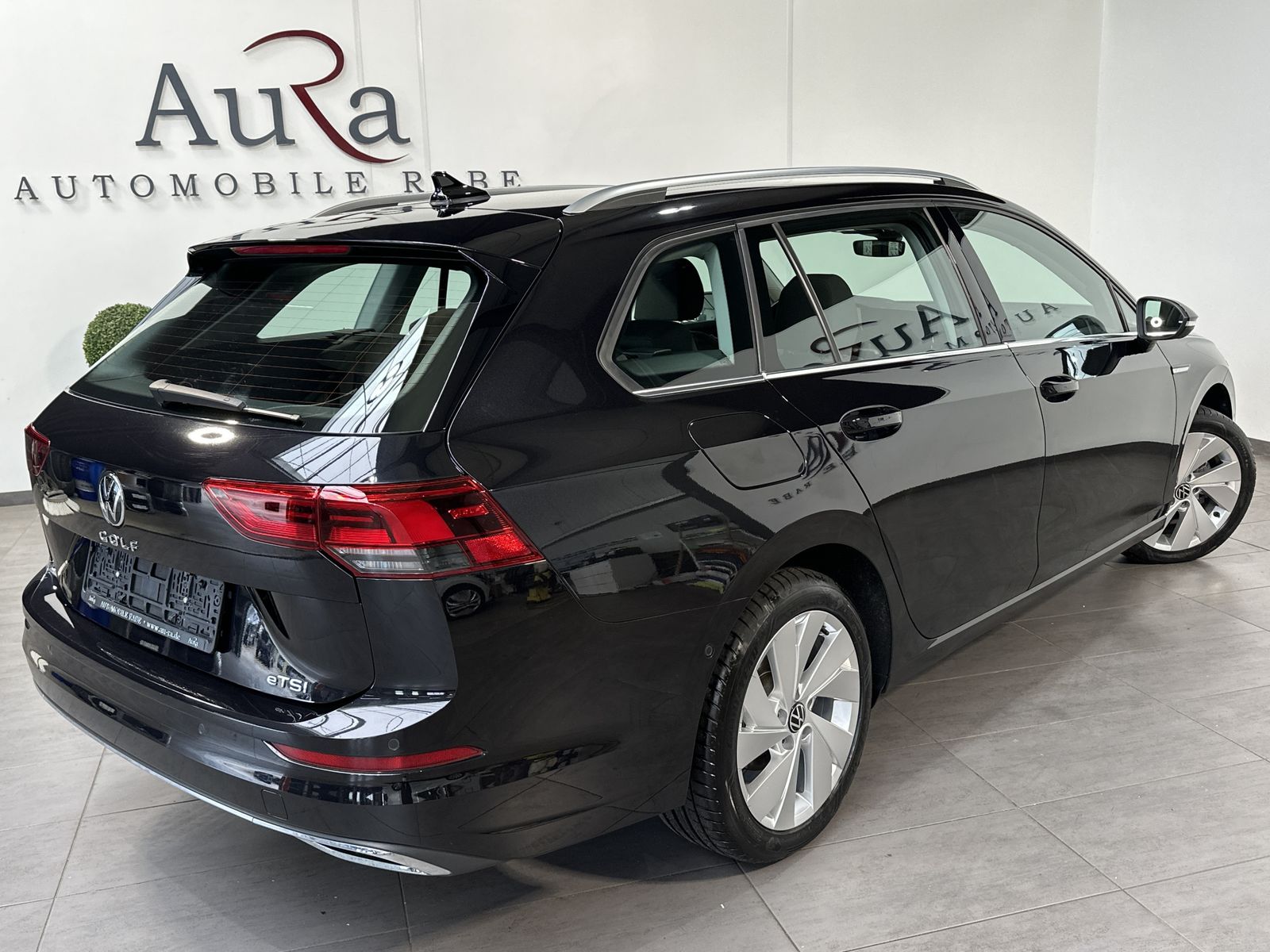 Fahrzeugabbildung Volkswagen Golf Variant 1.5 eTSI DSG Style NAV+LED+ACC+VC