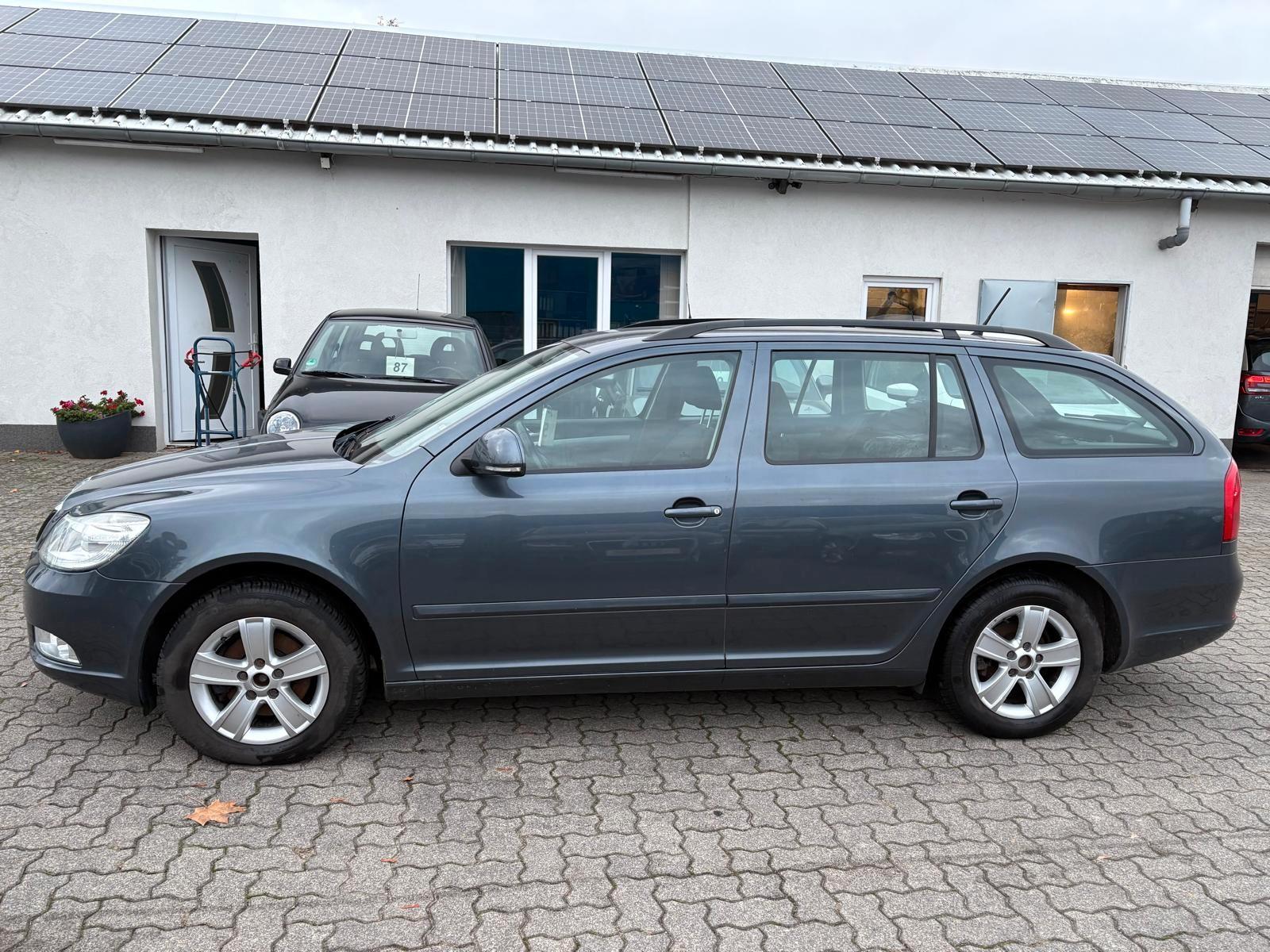 Skoda Octavia 2011 — interior