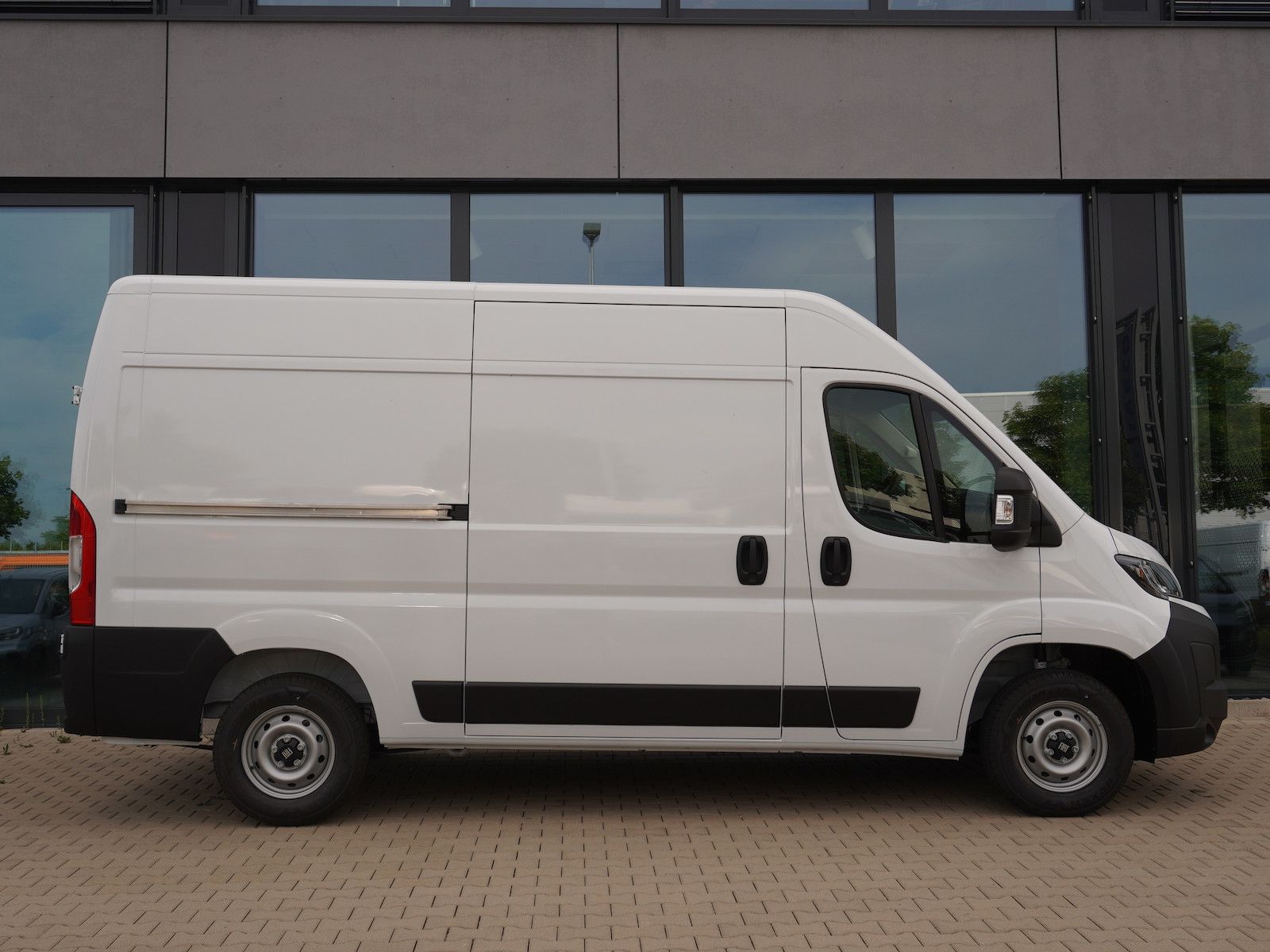 Fiat Ducato 30 L2H2 120 / 7-Zoll Infotainment imagem 3