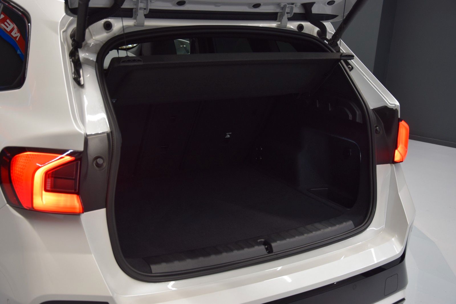 Fahrzeugabbildung BMW X1 18i sDrive M Sport H&k Panorama ACC Ambiente