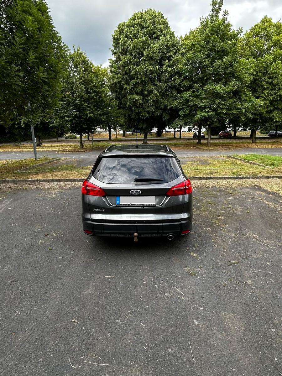Ford Focus 2015 — interior