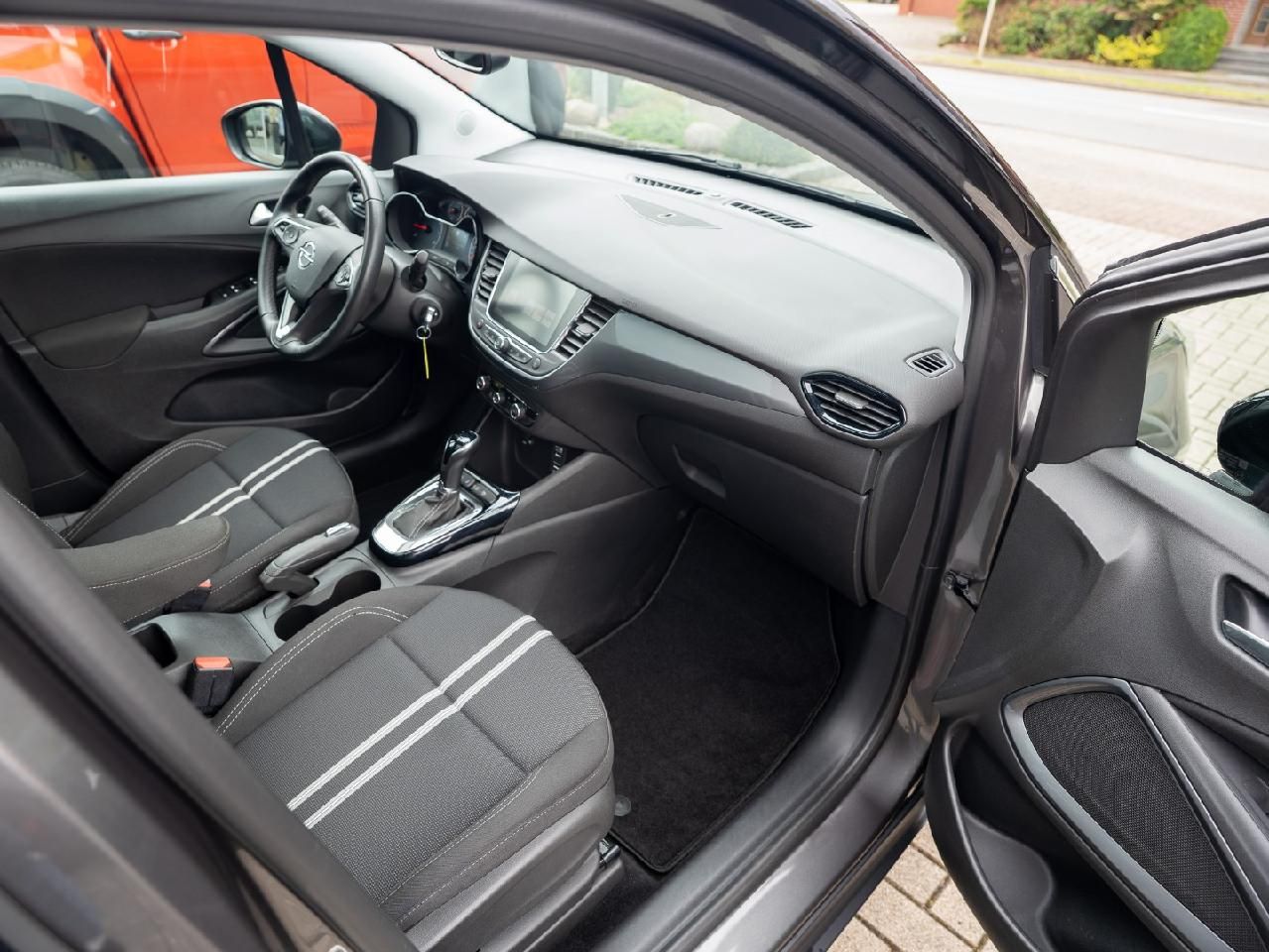 Fahrzeugabbildung Opel Crossland Elegance