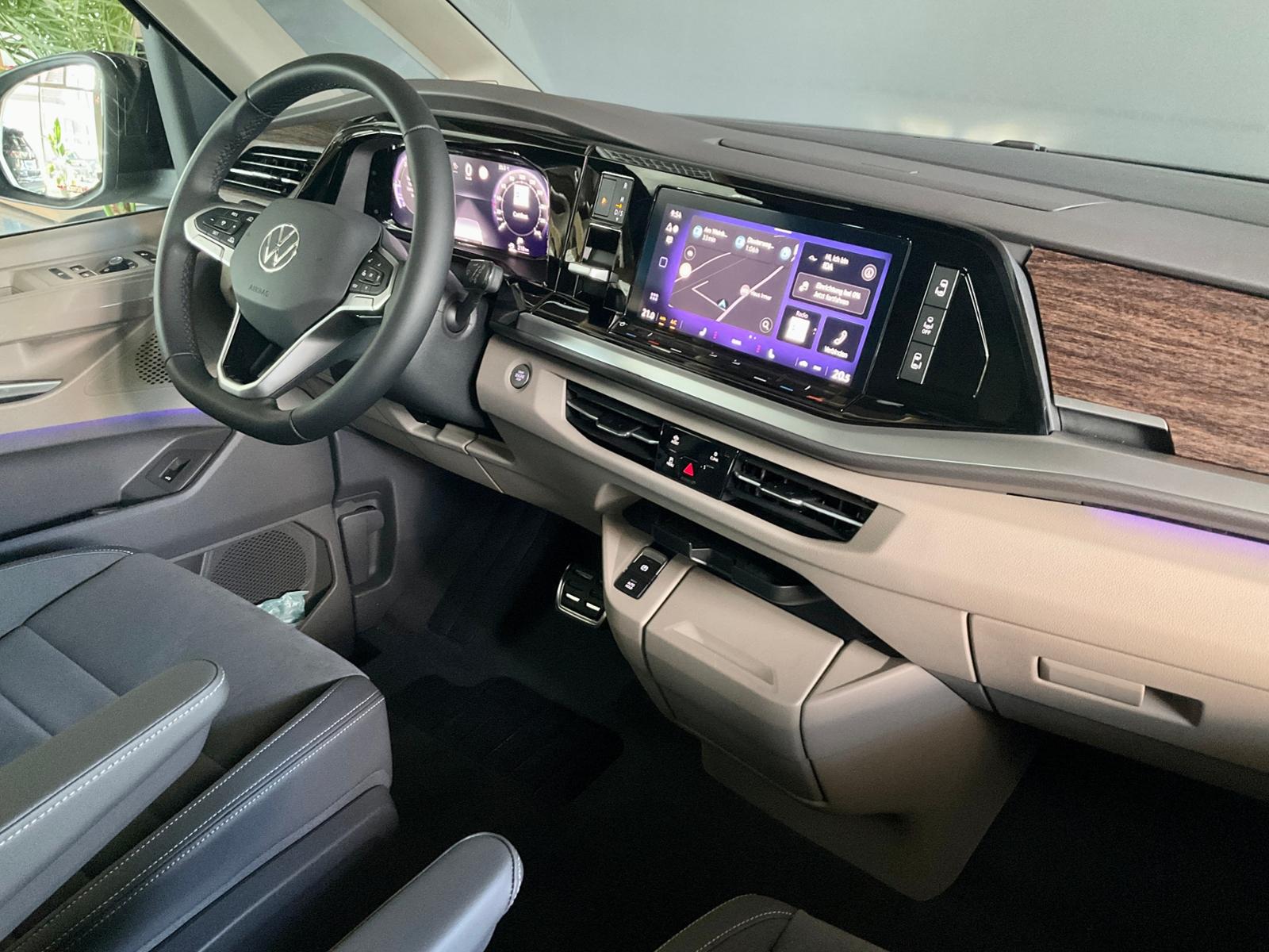 Volkswagen T7 Multivan 2.0 TDI DSG Style lang AHK PANO NAVI
