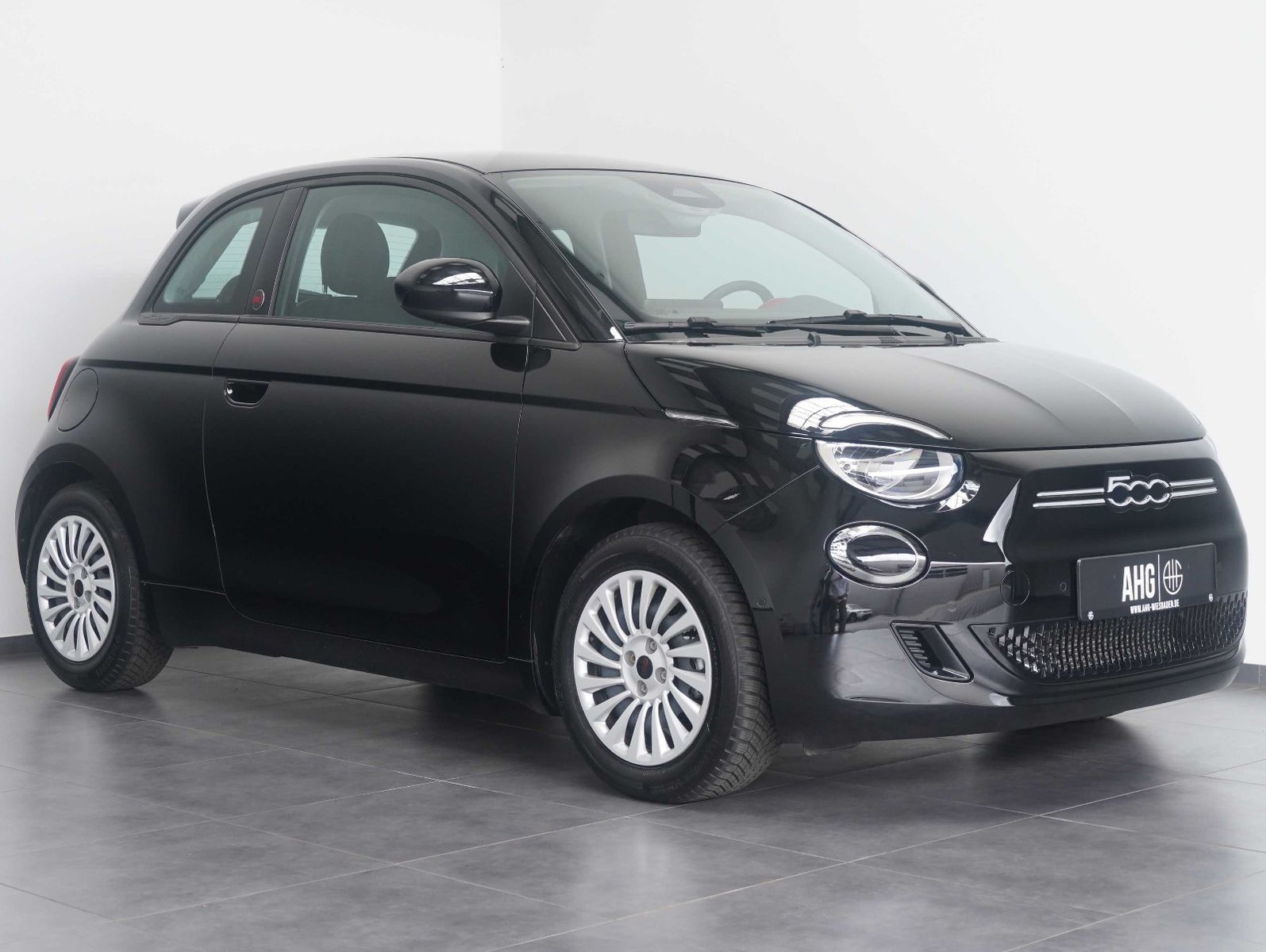 Fahrzeugabbildung Fiat 500e Red 70KW/23,8kWh/DC-LADEN/KAMERA
