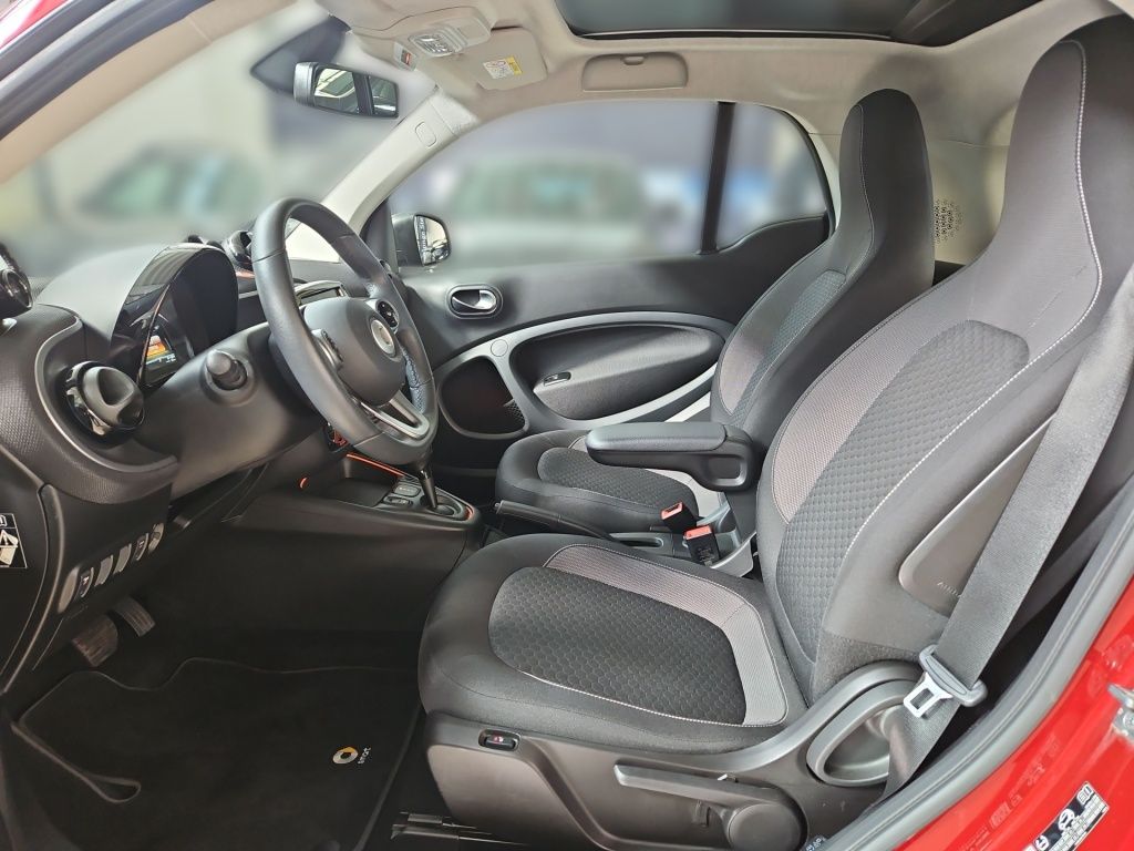 Fahrzeugabbildung Smart EQ ForTwo Pano Tempomat Navi LED SHZ SpurH KAM
