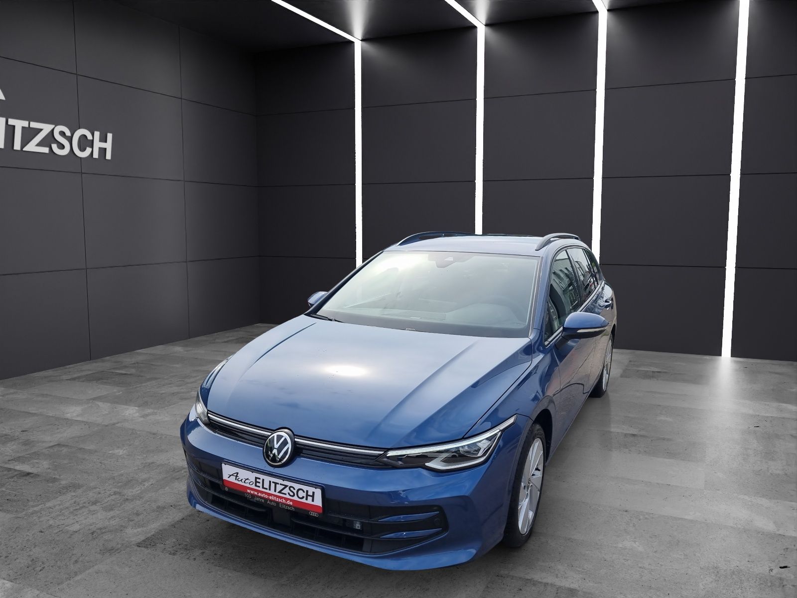 Fahrzeugabbildung Volkswagen Golf VIII Variant TSI  LED AHK ACC PDC AID SH LM