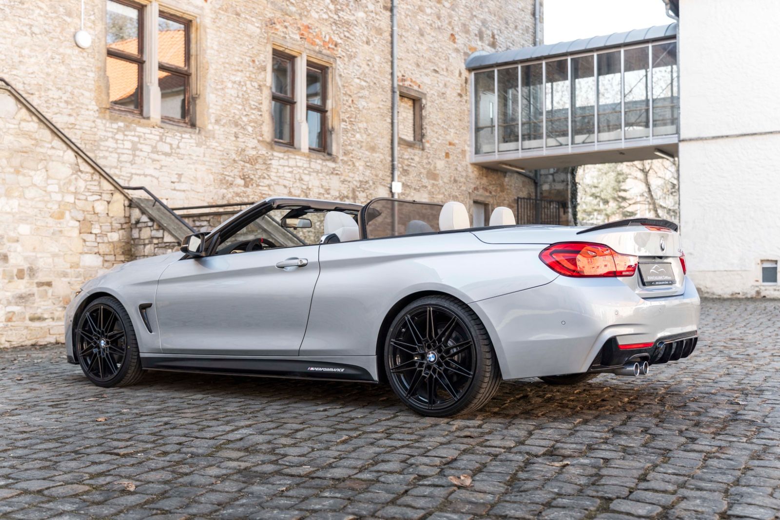 Fahrzeugabbildung BMW 430I Cabrio M-PERFORMANCE HUD H&K KAM CARPLAY