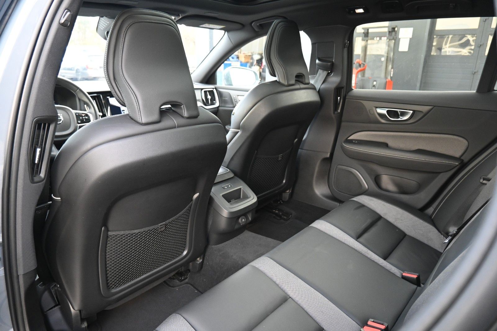 Fahrzeugabbildung Volvo V60 B4 Diesel CC Plus AWD*360°*PANO*H&K*