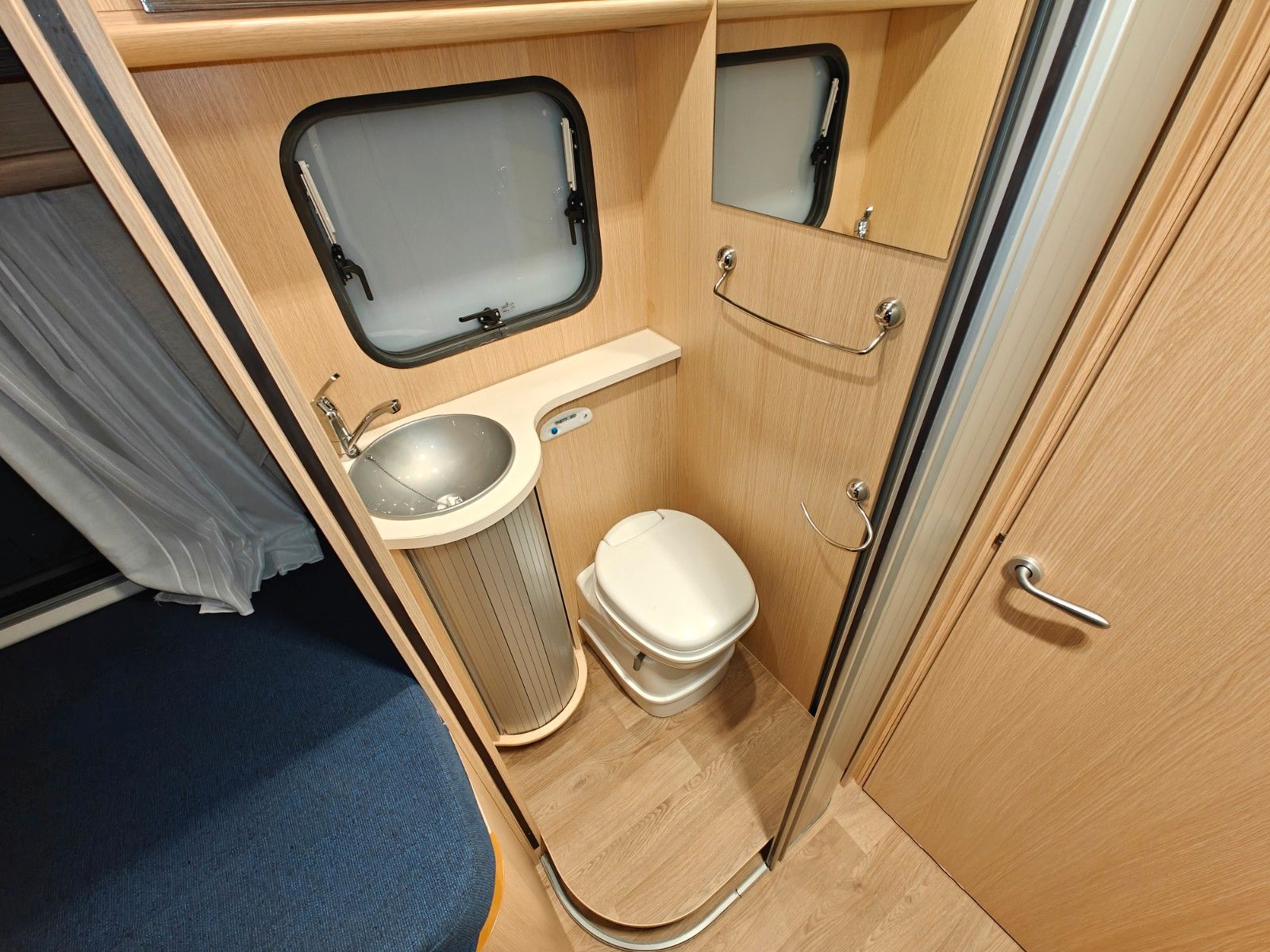 Fahrzeugabbildung XGO Dynamic 95 P - Autom. SAT, TV, Einzelbetten -