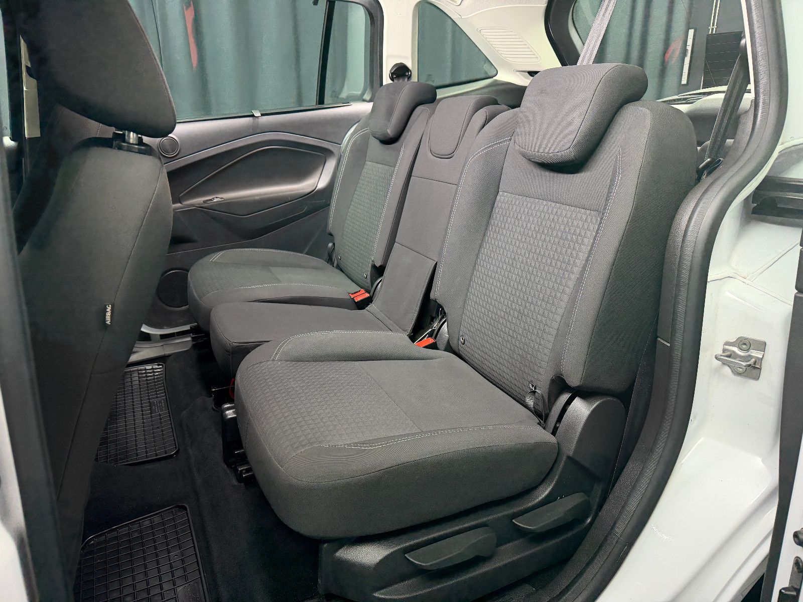 Fahrzeugabbildung Ford Grand C-Max |7-SITZER|PDC|TEMPOMAT