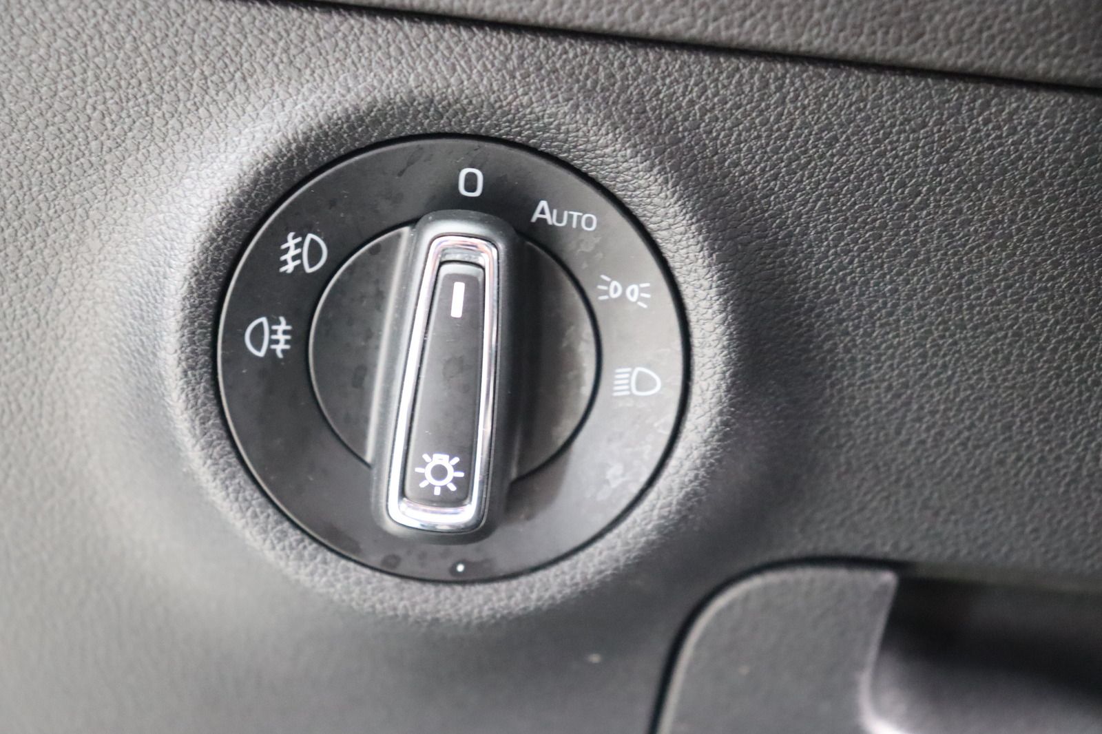 Fahrzeugabbildung SKODA Karoq 4x4 Memory * Navi * DSG * LED * AHK