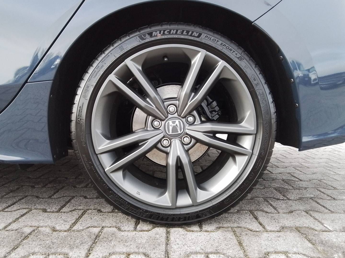 Fahrzeugabbildung Honda Civic Hybrid 2.0 Sport