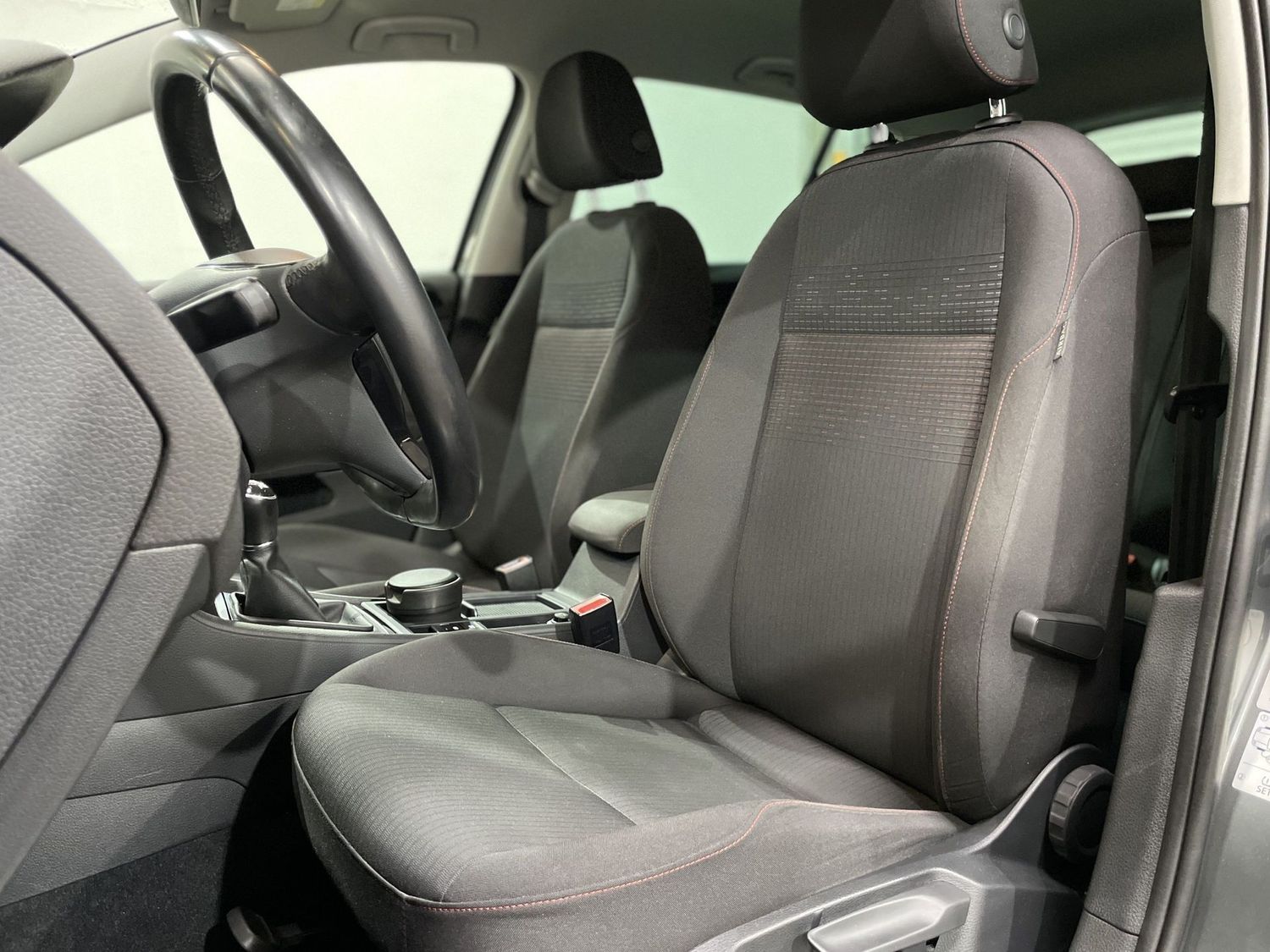 Fahrzeugabbildung Volkswagen Golf 1.5 TSI Sound #ACC#Navi#Carplay#PDC