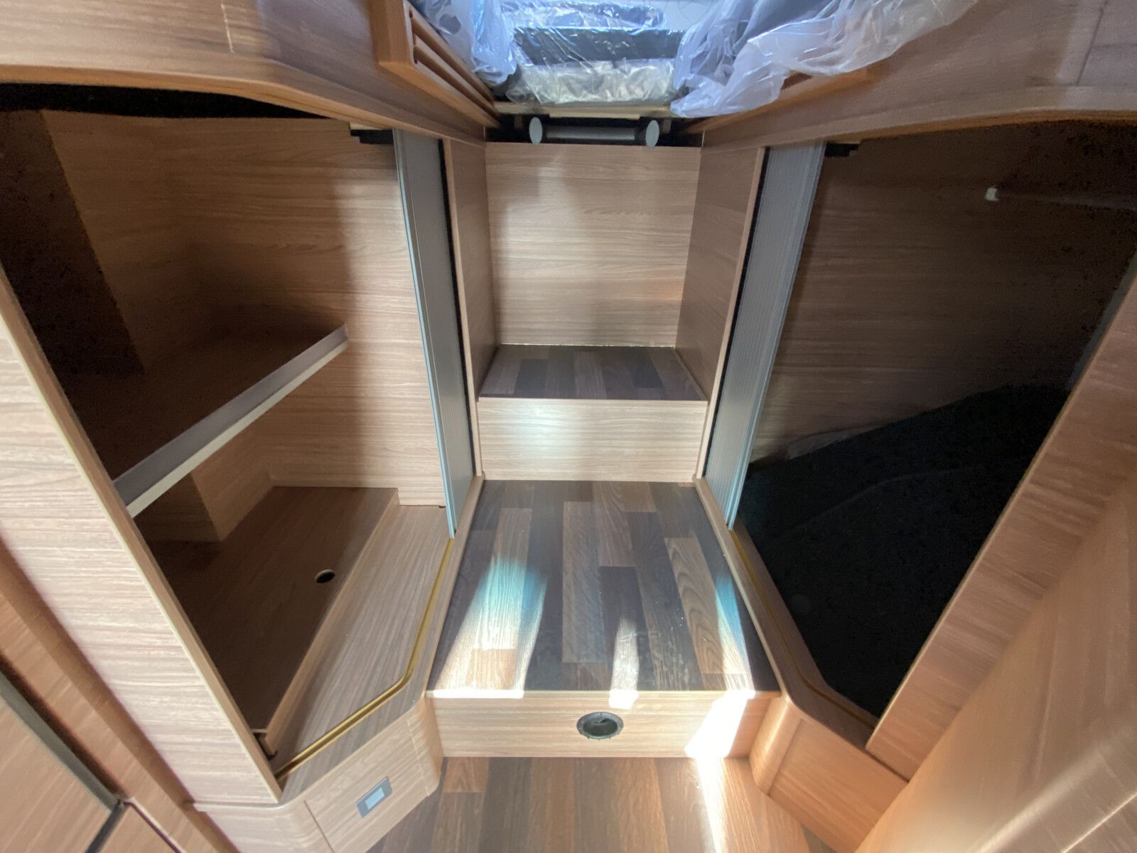 Fahrzeugabbildung Weinsberg CaraCompact Suite MB EDITION PEPPER 640 MEG