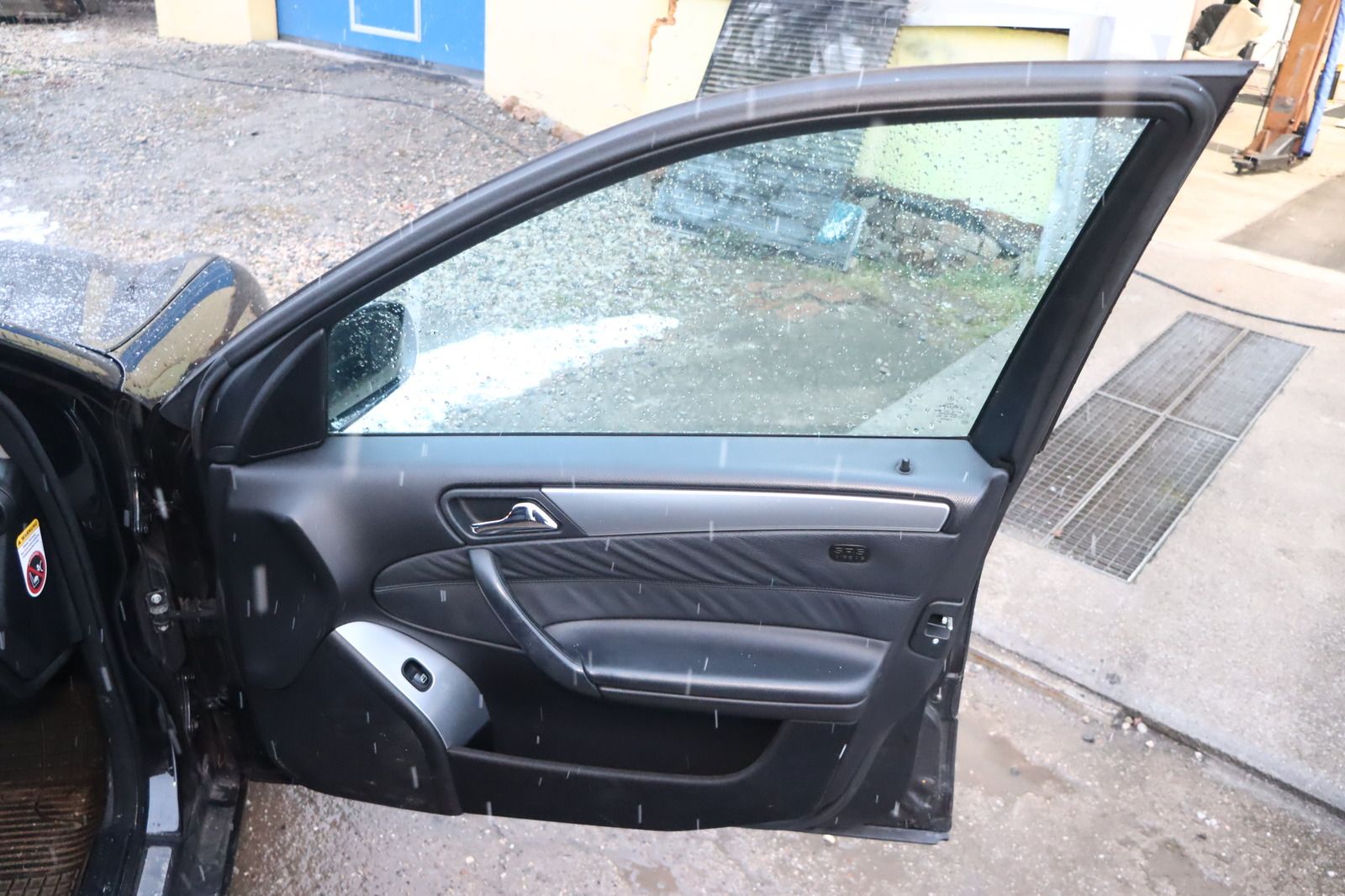 Fahrzeugabbildung Mercedes-Benz C 320 CDI * Leder * Navi * PDC