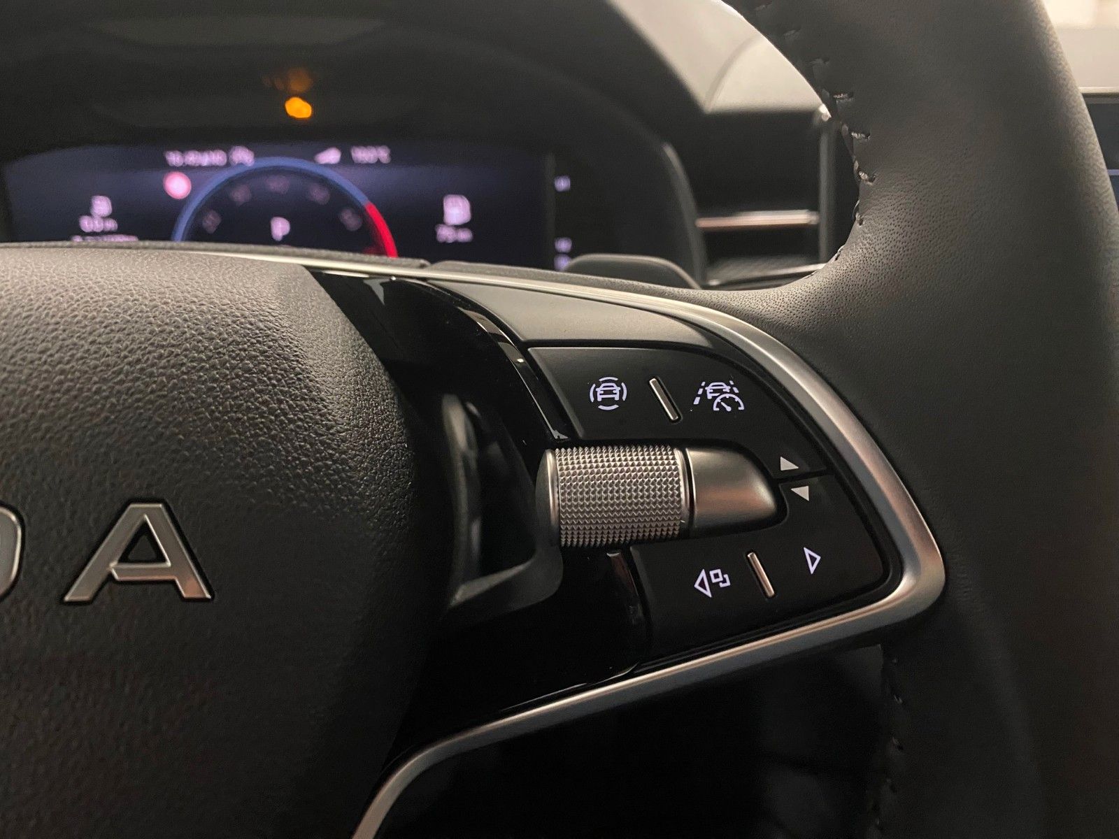Fahrzeugabbildung SKODA Kamiq 1.0 TSI 85kW DSG Selection ACC+elek.Heck