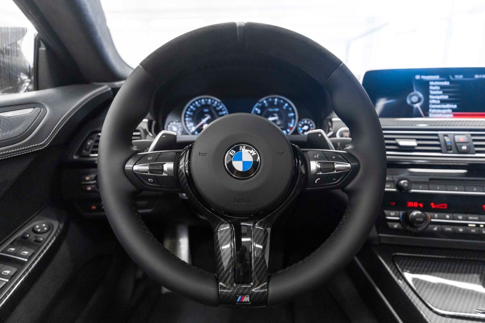 Fahrzeugabbildung BMW 640i xDrive GC M-SPORTPAKET HUD LED H&K