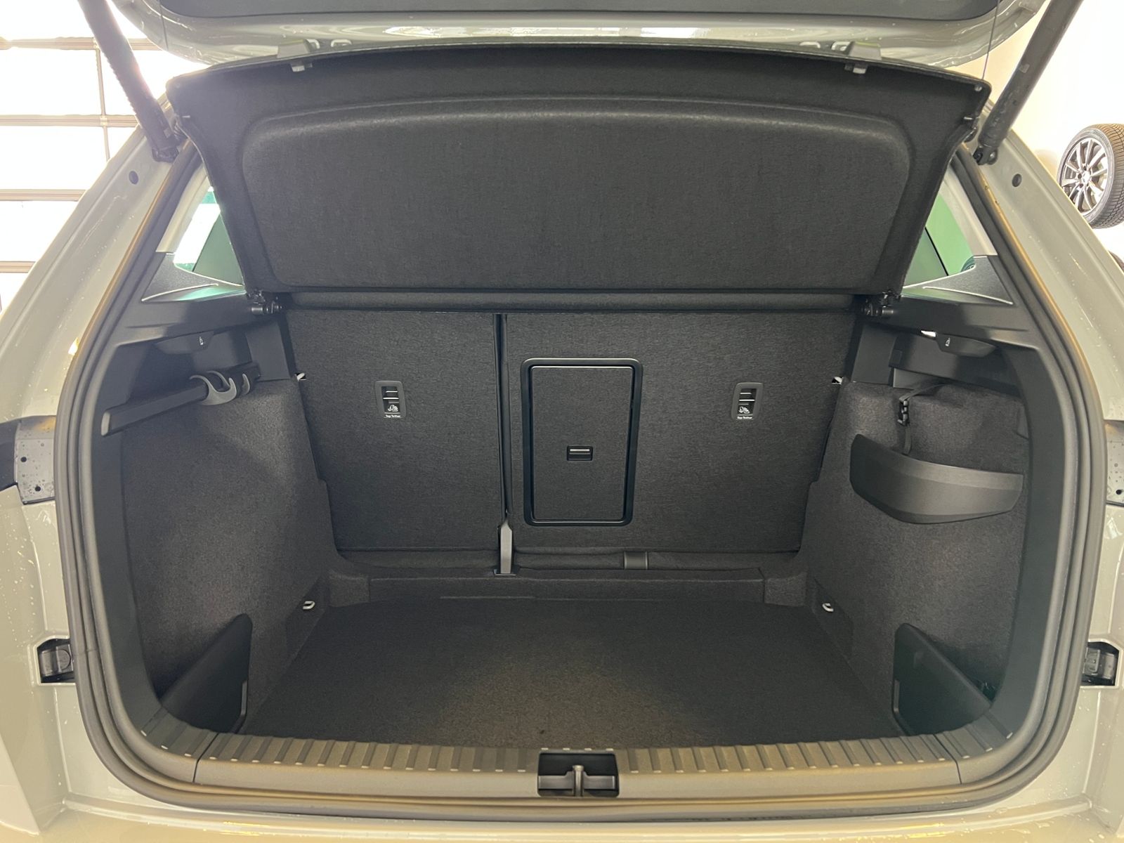 Fahrzeugabbildung SKODA Karoq DRIVE 1.5 TSI DSG *AHK, ACC, LED, Virtual