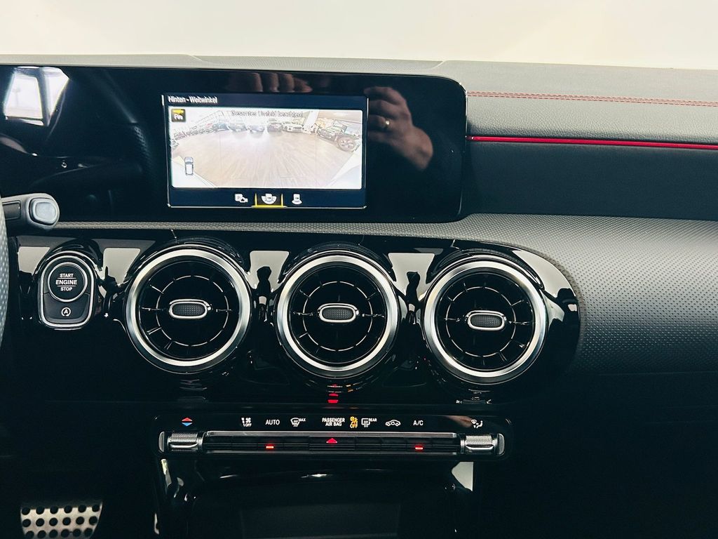 Mercedes-Benz CLA 200 Shooting Brake d AMG Line*PANO*CAM*LED*
