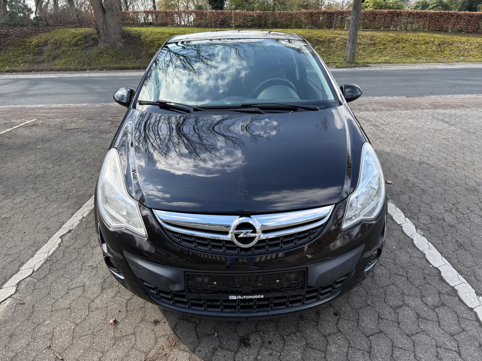 Opel Corsa D Satellite