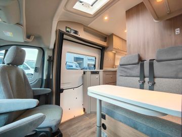 Fahrzeugabbildung Carado CV 590 4x4   - EDITION 15 -