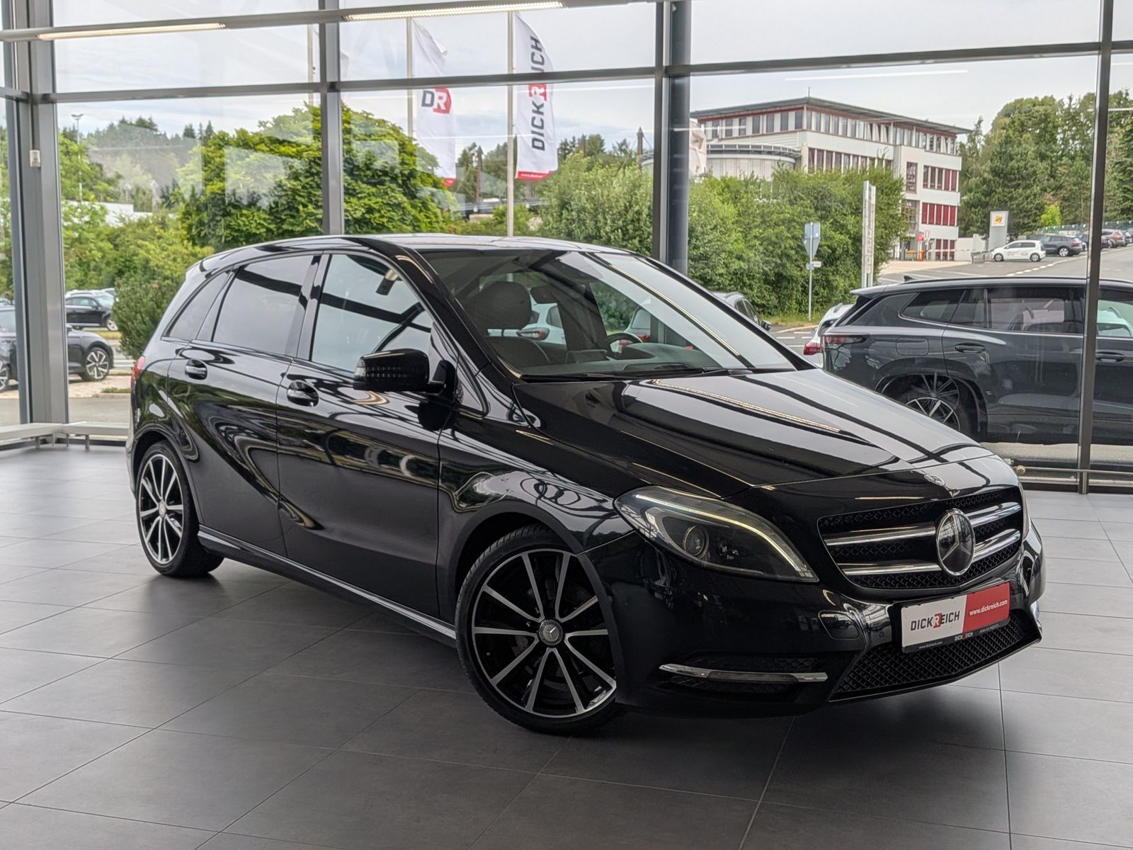 Fahrzeugabbildung Mercedes-Benz B 200 CDI Bi-Xenon Night-Paket PDC SHz Leder 18"