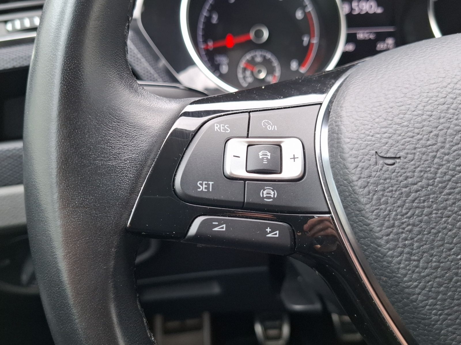 Fahrzeugabbildung Volkswagen Touran TSI United Standhzg 7-Si LED Navi ACC RFK