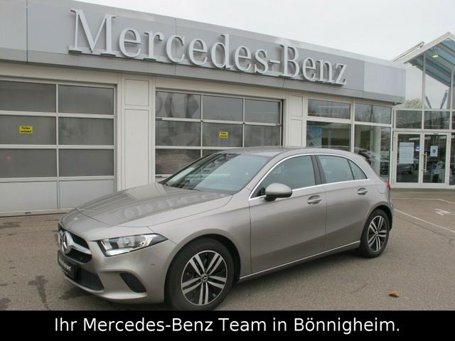 Mercedes-Benz A 200 / MBUX High-End / Ambiente