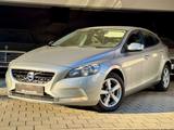 Volvo V40 T4 Kinetic Aut. SHZ|MFL|TEM|LM - Volvo Gebrauchtwagen in Reutlingen