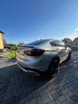 BMW X6 xDrive40d - - silberne BMW X6