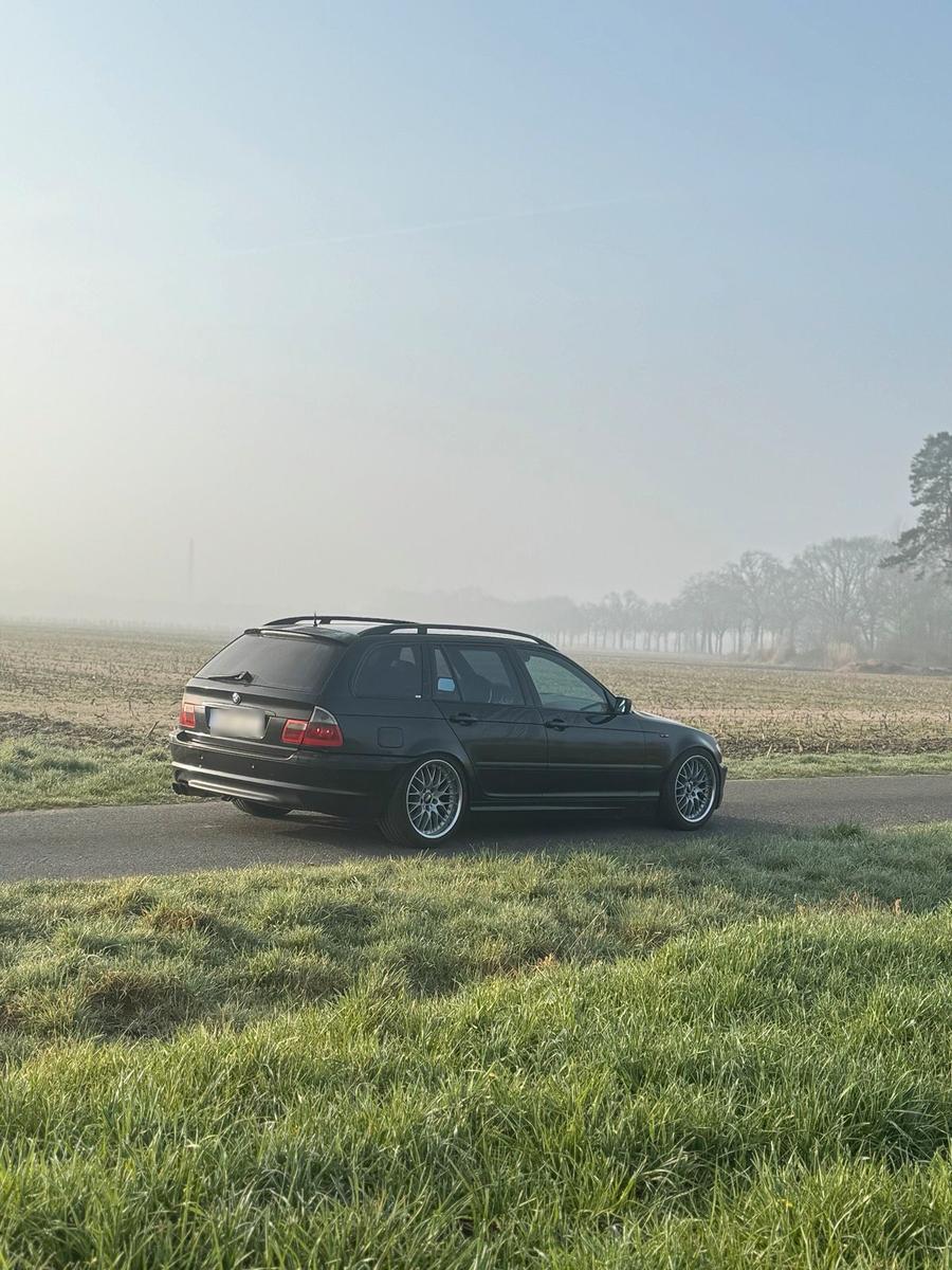 BMW 330, 2004