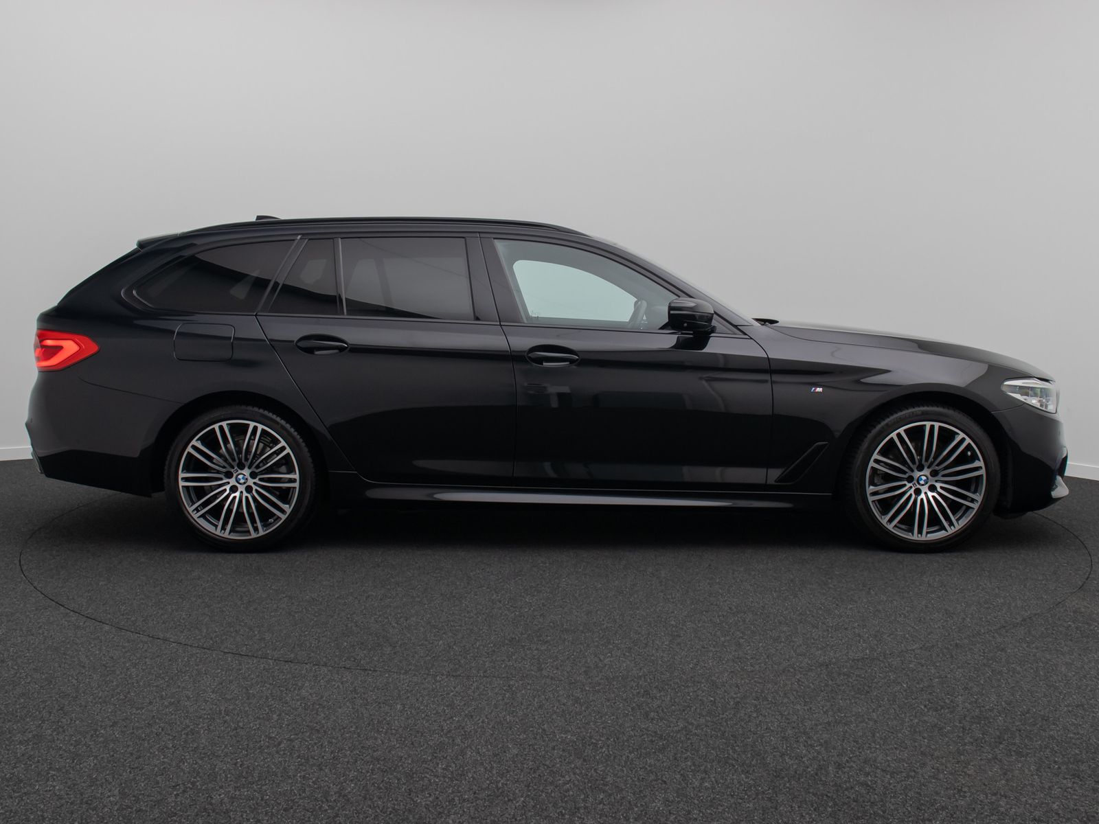 Fahrzeugabbildung BMW 520d xD M Sport Individual 360&deg;HUD HiFi Panorama