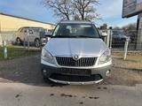 Skoda Roomster 1.6d Scout Panoramadach Klima PDC SHZ - Skoda Roomster mit Diesel-Antrieb: 1.6