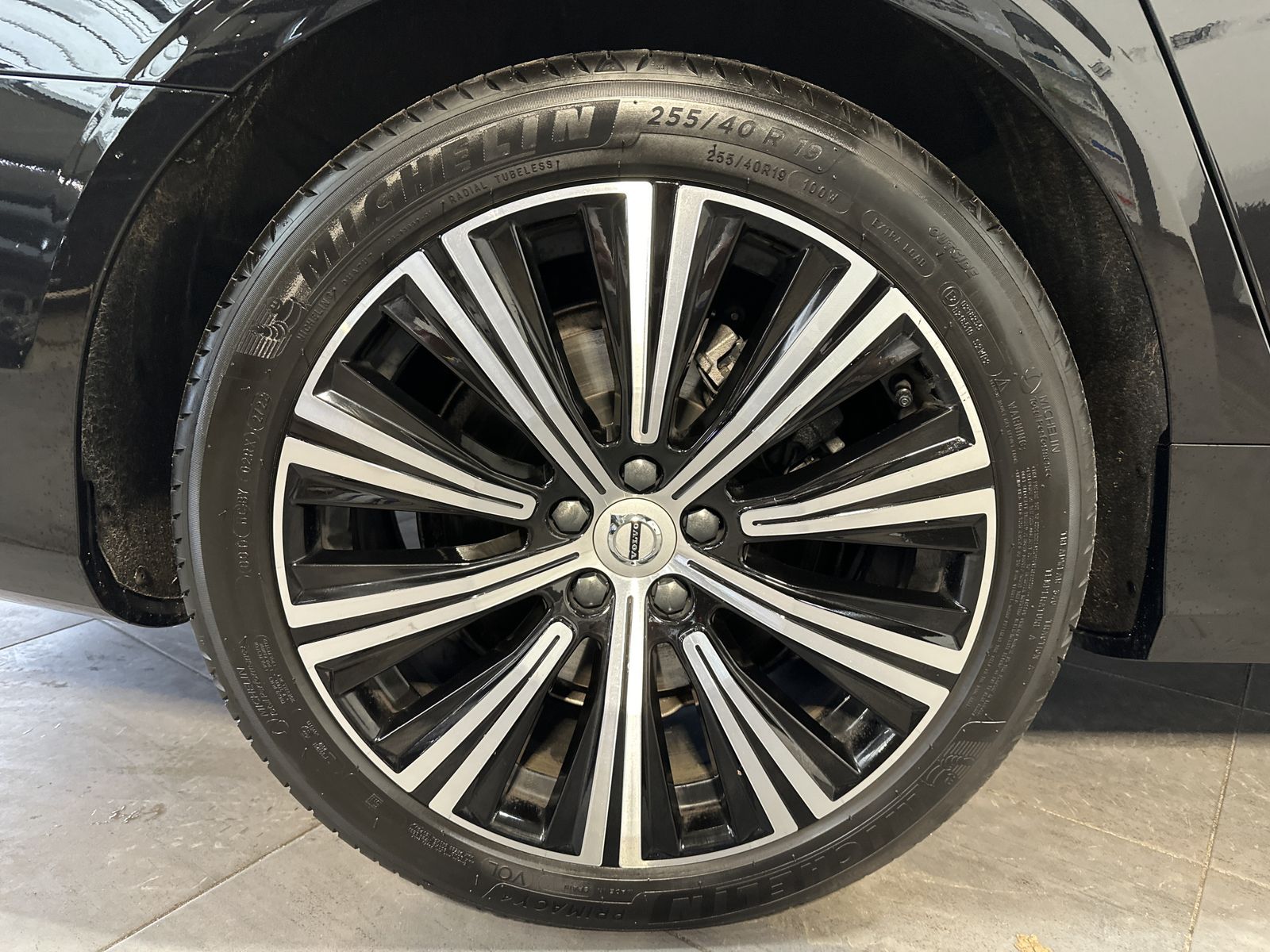 Fahrzeugabbildung Volvo V90 T6 AWD Plus Bright NAV+LED+360°+H&K+PANO+VC