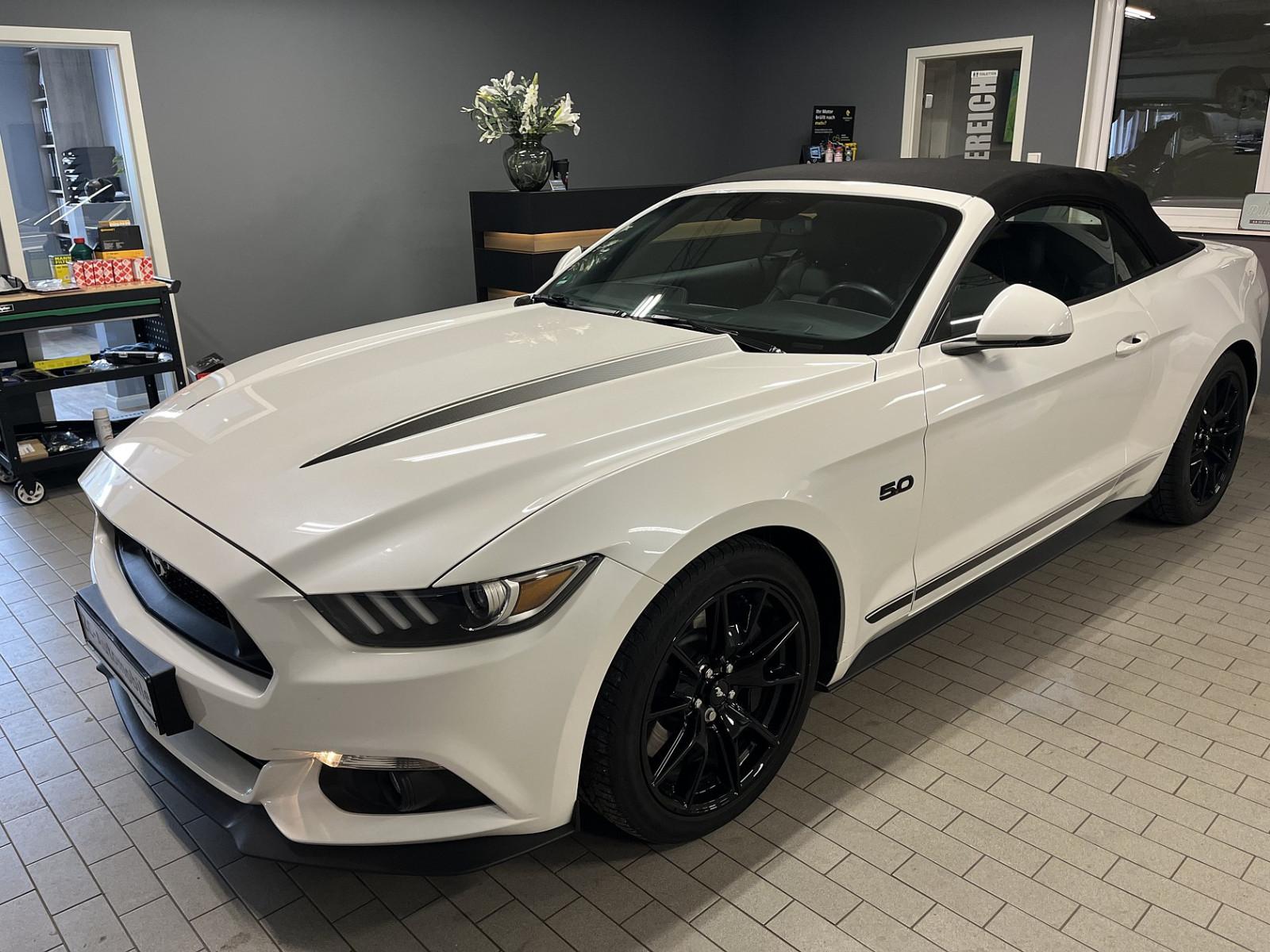 Ford Mustang GT Convertible - 13.200 Km