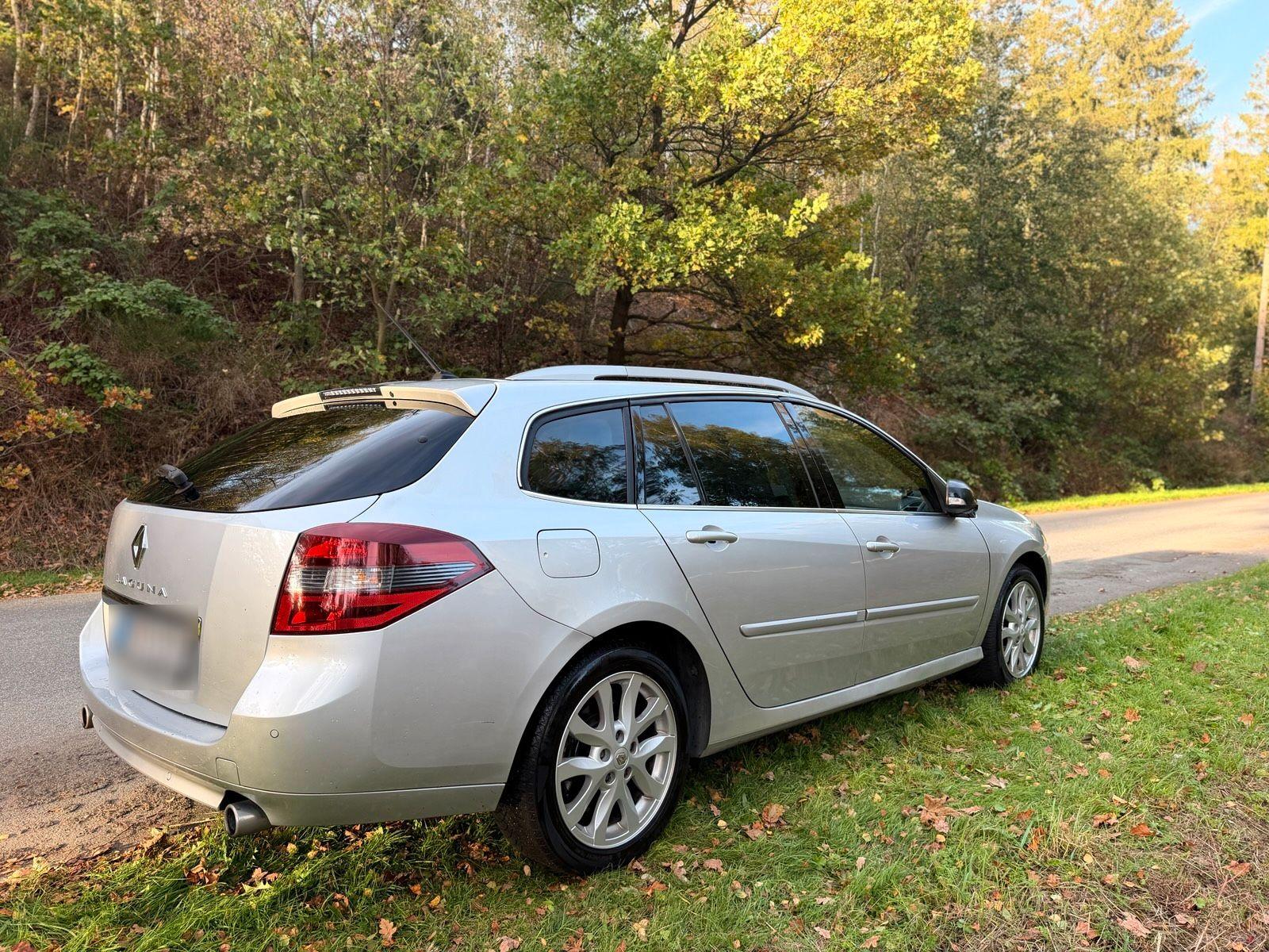 Renault Laguna 2010 — photo 11