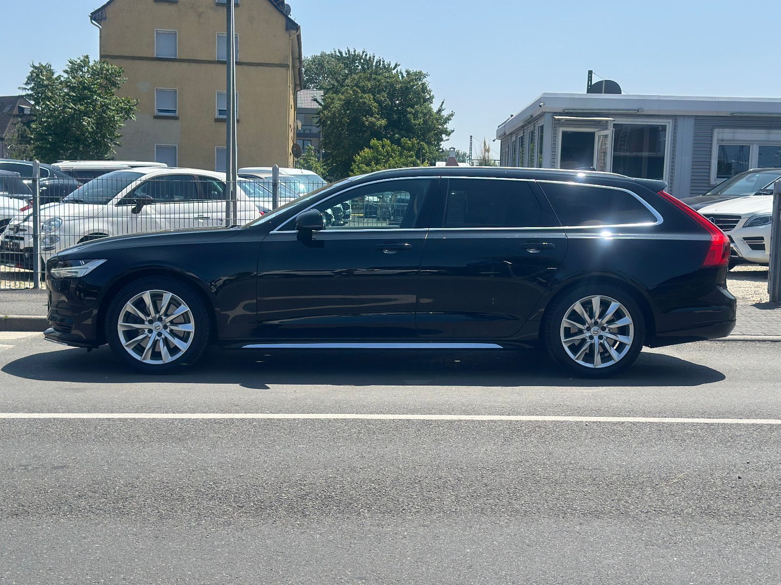 Fahrzeugabbildung Volvo V90 T5 MOMENTUM GEARTRONIC*LEDER-BEIGE-BRAUN*