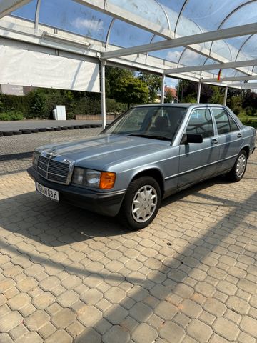 Mercedes-Benz E190 limo Oldtimer 