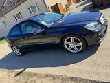 Mercedes-Benz 220 - blaue Mercedes-Benz 220
