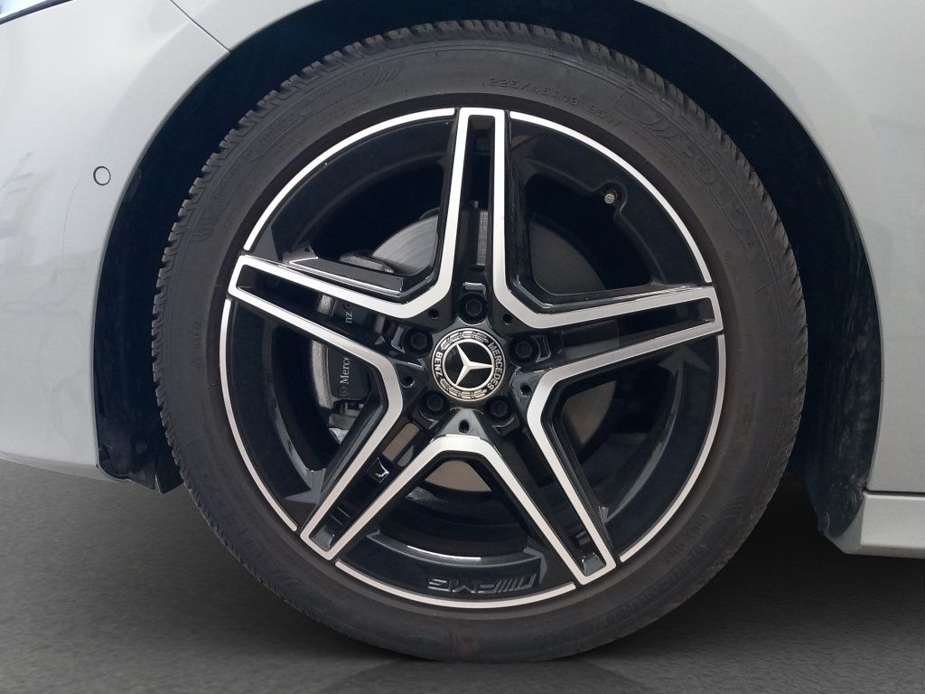 Fahrzeugabbildung Mercedes-Benz A 180 Kompaktlimousine AMG Line*Night Paket*LED