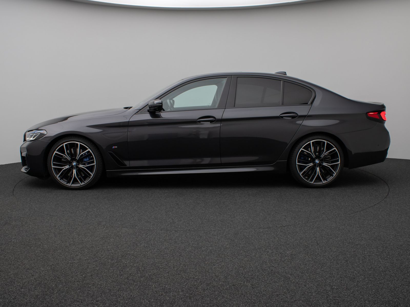 Fahrzeugabbildung BMW M550i xD Laser SoftClos 360°HUD DAB H/K DisplKey